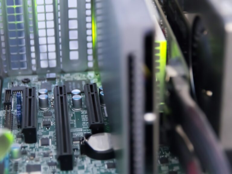 AI чип върху дънна платка – илюстрация за AMD ускорители