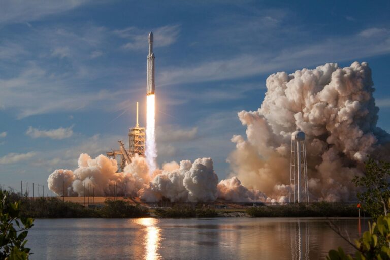 Ракета на SpaceX при изстрелване