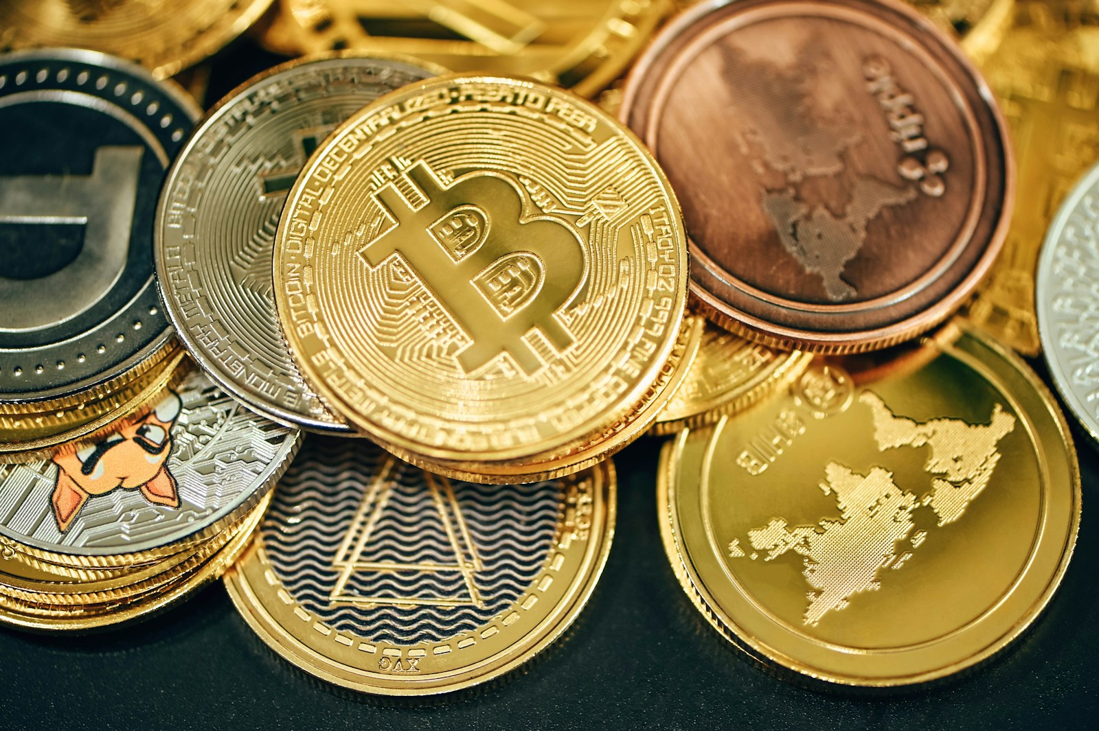 Монети на биткойн и етериум